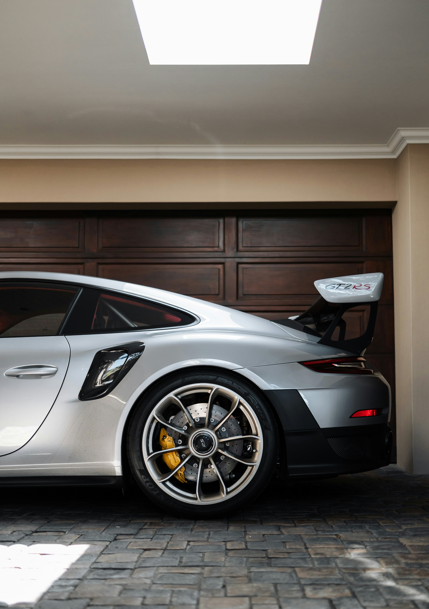 PORSCHE 911 GT2 RS